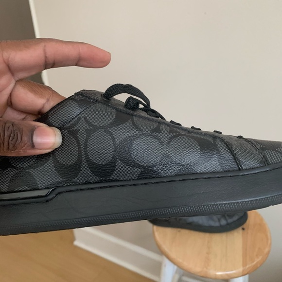I’m selling my COACH casual shoes size 8.5 men I’m located in Savannah ga - Picture 6 of 6